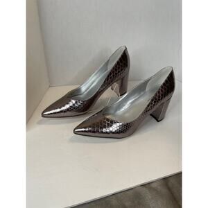 LIKE NEW MARC FISHER HEELS